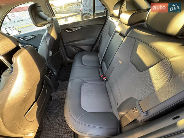 Білий Кіа Niro, об'ємом двигуна 1.58 л та пробігом 61 тис. км за 25990 $, фото 29 на Automoto.ua