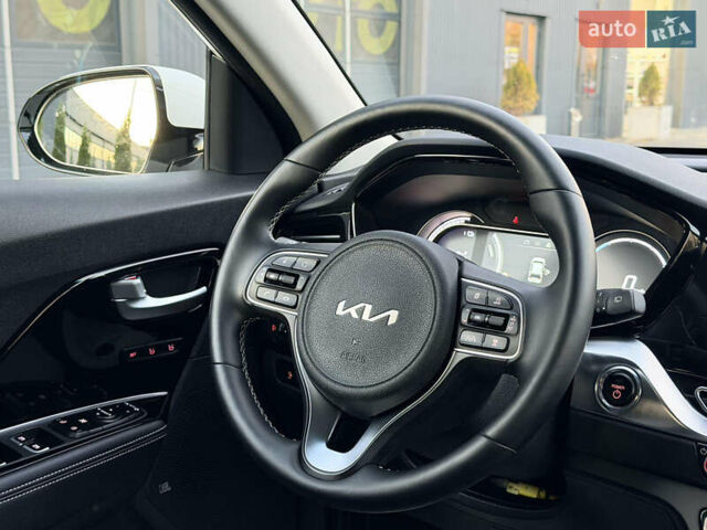 Білий Кіа Niro, об'ємом двигуна 0 л та пробігом 30 тис. км за 24700 $, фото 19 на Automoto.ua