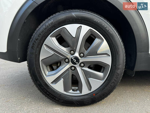 Белый Киа Niro, объемом двигателя 0 л и пробегом 57 тыс. км за 23868 $, фото 35 на Automoto.ua