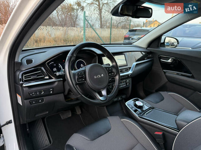 Белый Киа Niro, объемом двигателя 0 л и пробегом 53 тыс. км за 24400 $, фото 26 на Automoto.ua