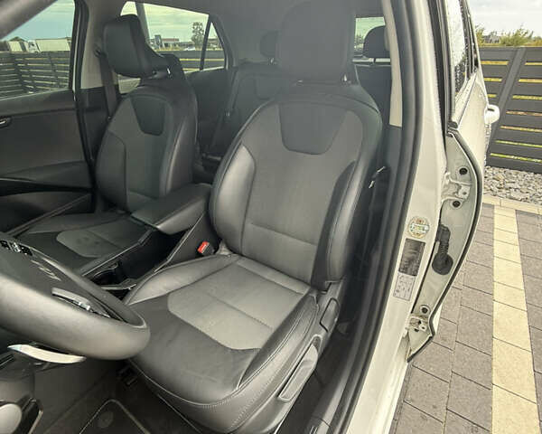 Белый Киа Niro, объемом двигателя 0 л и пробегом 56 тыс. км за 24999 $, фото 18 на Automoto.ua