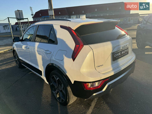 Білий Кіа Niro, об'ємом двигуна 1.58 л та пробігом 61 тис. км за 25990 $, фото 5 на Automoto.ua