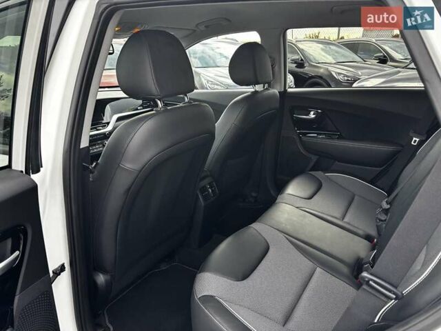 Белый Киа Niro, объемом двигателя 0 л и пробегом 58 тыс. км за 24300 $, фото 24 на Automoto.ua