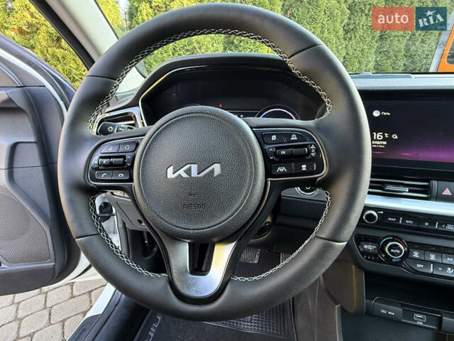 Белый Киа Niro, объемом двигателя 0 л и пробегом 115 тыс. км за 18900 $, фото 20 на Automoto.ua