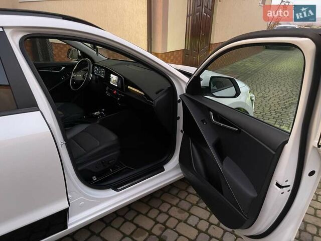 Білий Кіа Niro, об'ємом двигуна 0 л та пробігом 90 тис. км за 25300 $, фото 47 на Automoto.ua