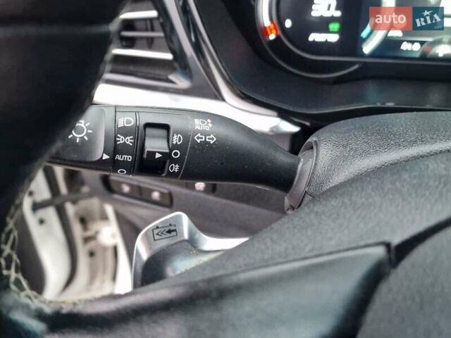 Білий Кіа Niro, об'ємом двигуна 0 л та пробігом 107 тис. км за 20600 $, фото 26 на Automoto.ua