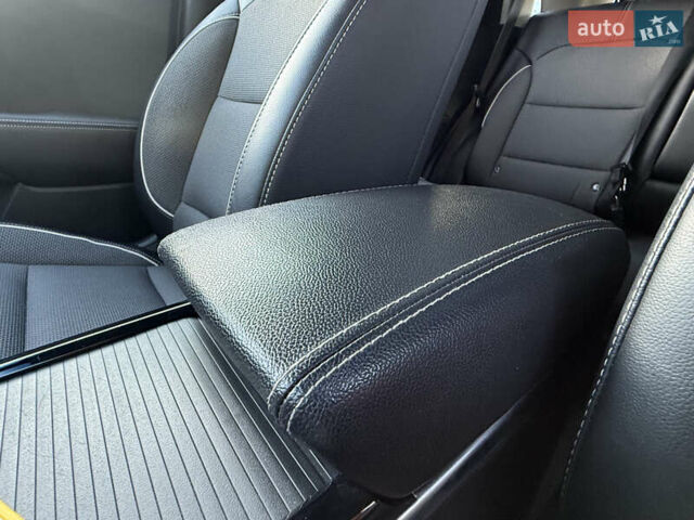 Белый Киа Niro, объемом двигателя 0 л и пробегом 115 тыс. км за 18900 $, фото 24 на Automoto.ua