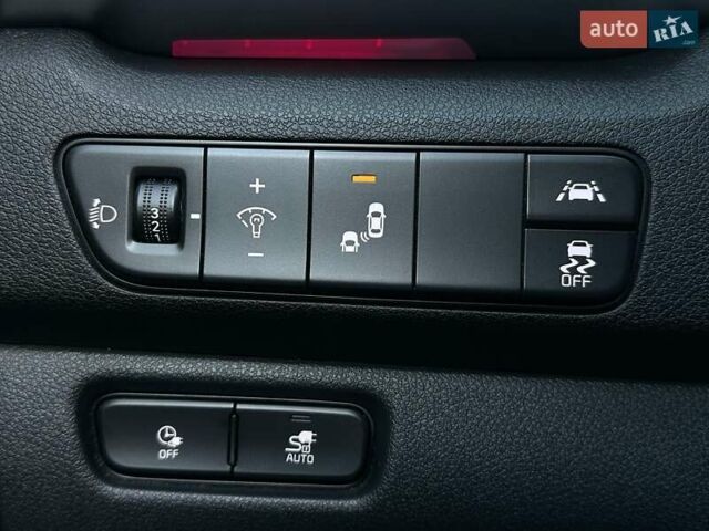 Білий Кіа Niro, об'ємом двигуна 0 л та пробігом 59 тис. км за 24900 $, фото 6 на Automoto.ua