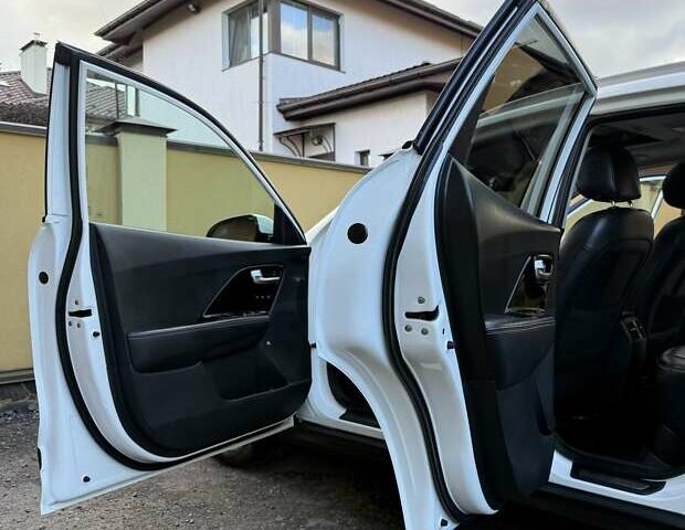 Белый Киа Niro, объемом двигателя 0 л и пробегом 94 тыс. км за 21900 $, фото 54 на Automoto.ua