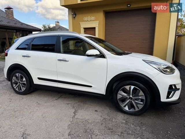 Белый Киа Niro, объемом двигателя 0 л и пробегом 94 тыс. км за 21900 $, фото 9 на Automoto.ua