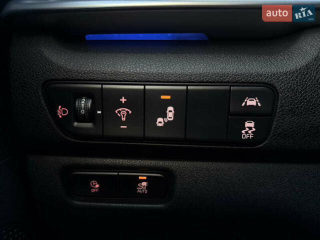 Білий Кіа Niro, об'ємом двигуна 0 л та пробігом 44 тис. км за 24500 $, фото 38 на Automoto.ua