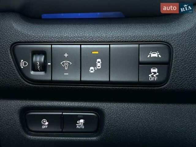 Білий Кіа Niro, об'ємом двигуна 0 л та пробігом 59 тис. км за 24900 $, фото 40 на Automoto.ua