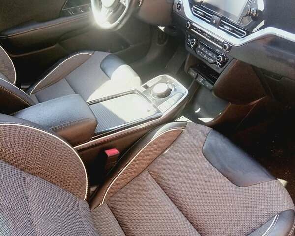 Белый Киа Niro, объемом двигателя 0 л и пробегом 42 тыс. км за 21500 $, фото 4 на Automoto.ua