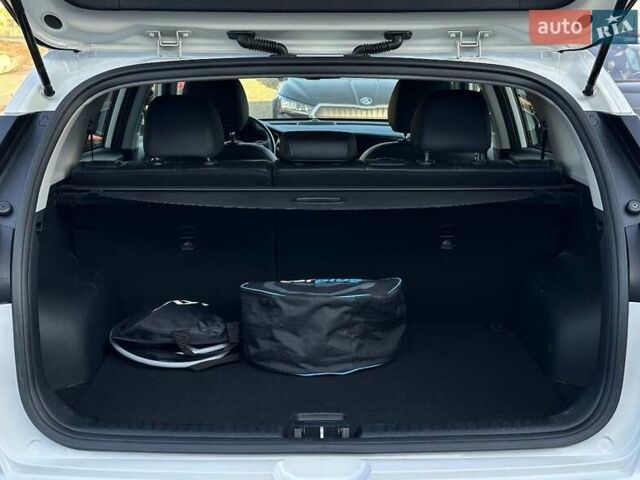 Білий Кіа Niro, об'ємом двигуна 0 л та пробігом 59 тис. км за 24900 $, фото 83 на Automoto.ua