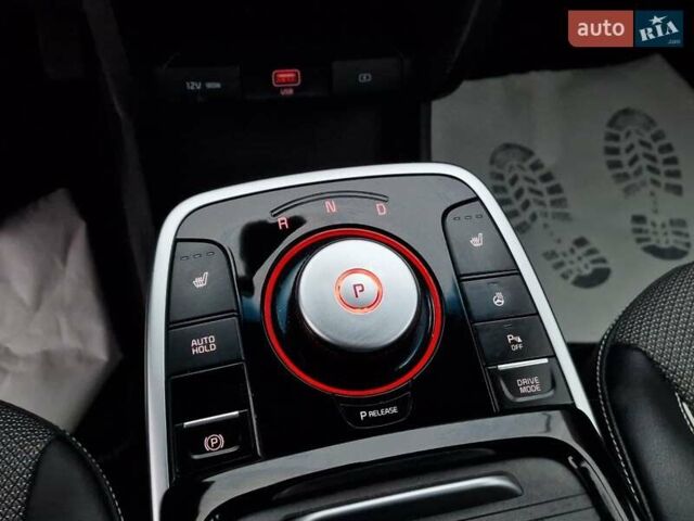 Білий Кіа Niro, об'ємом двигуна 0 л та пробігом 107 тис. км за 20600 $, фото 32 на Automoto.ua