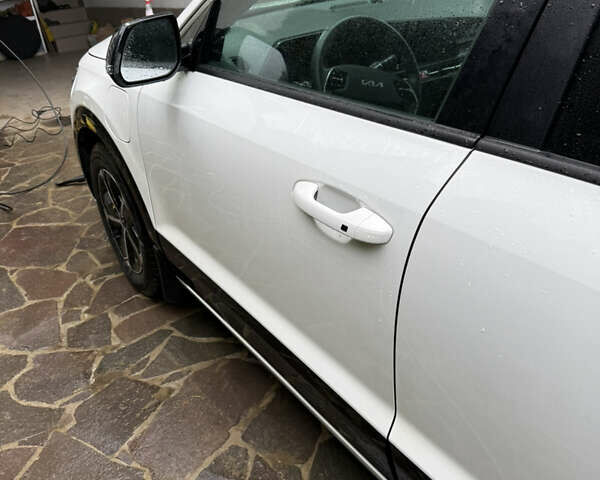 Білий Кіа Niro, об'ємом двигуна 1.58 л та пробігом 40 тис. км за 35000 $, фото 5 на Automoto.ua
