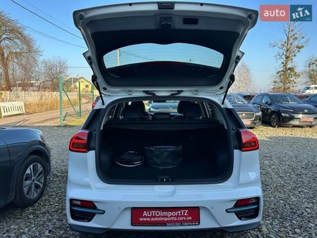 Білий Кіа Niro, об'ємом двигуна 0 л та пробігом 59 тис. км за 24900 $, фото 82 на Automoto.ua