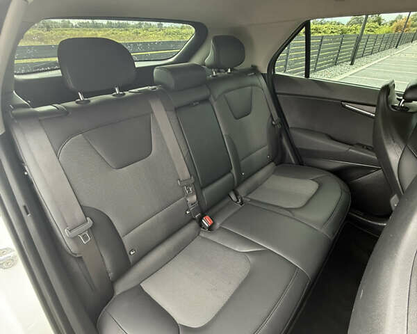 Белый Киа Niro, объемом двигателя 0 л и пробегом 56 тыс. км за 24999 $, фото 4 на Automoto.ua