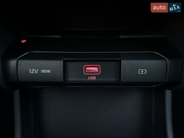 Белый Киа Niro, объемом двигателя 0 л и пробегом 53 тыс. км за 24400 $, фото 58 на Automoto.ua