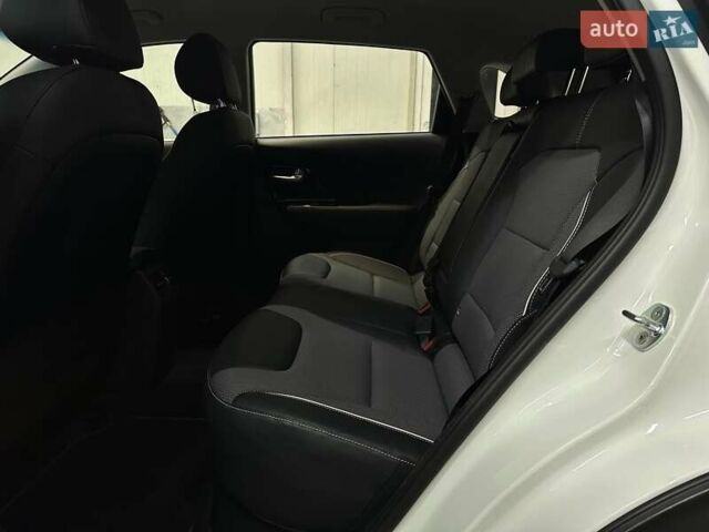 Белый Киа Niro, объемом двигателя 0 л и пробегом 52 тыс. км за 24300 $, фото 64 на Automoto.ua