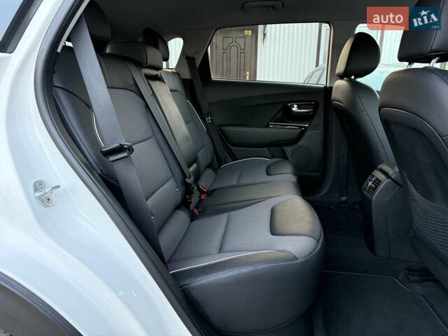 Белый Киа Niro, объемом двигателя 0 л и пробегом 53 тыс. км за 24400 $, фото 83 на Automoto.ua