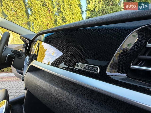 Белый Киа Niro, объемом двигателя 0 л и пробегом 115 тыс. км за 18900 $, фото 39 на Automoto.ua