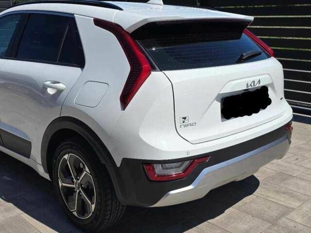 Белый Киа Niro, объемом двигателя 1.6 л и пробегом 57 тыс. км за 16500 $, фото 3 на Automoto.ua