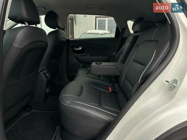 Белый Киа Niro, объемом двигателя 0 л и пробегом 47 тыс. км за 24900 $, фото 86 на Automoto.ua