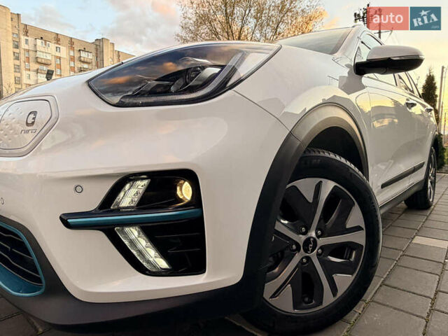 Білий Кіа Niro, об'ємом двигуна 0 л та пробігом 30 тис. км за 24700 $, фото 7 на Automoto.ua