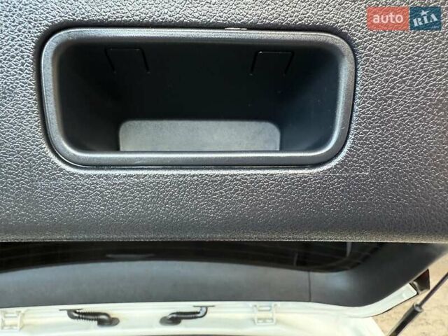 Белый Киа Niro, объемом двигателя 0 л и пробегом 94 тыс. км за 21900 $, фото 124 на Automoto.ua