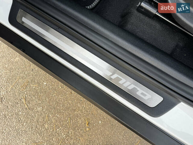 Белый Киа Niro, объемом двигателя 0 л и пробегом 57 тыс. км за 23868 $, фото 55 на Automoto.ua
