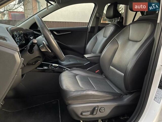Білий Кіа Niro, об'ємом двигуна 0 л та пробігом 90 тис. км за 25300 $, фото 32 на Automoto.ua