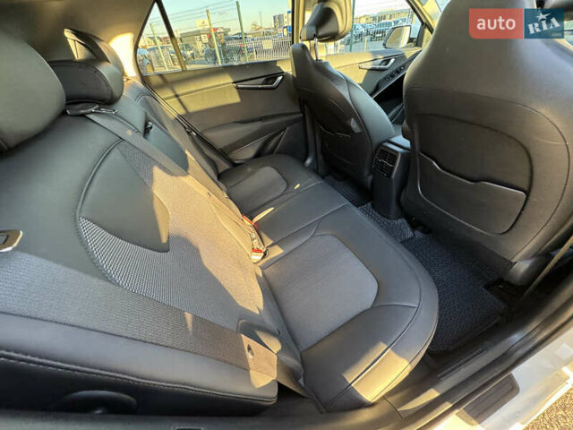 Білий Кіа Niro, об'ємом двигуна 1.58 л та пробігом 61 тис. км за 25990 $, фото 38 на Automoto.ua
