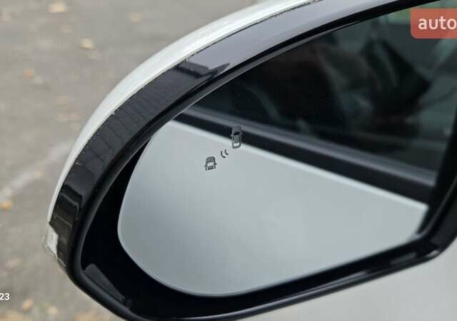 Белый Киа Niro, объемом двигателя 0 л и пробегом 131 тыс. км за 19999 $, фото 2 на Automoto.ua