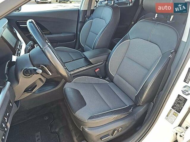 Білий Кіа Niro, об'ємом двигуна 0 л та пробігом 112 тис. км за 13000 $, фото 5 на Automoto.ua