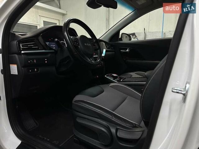 Белый Киа Niro, объемом двигателя 0 л и пробегом 52 тыс. км за 24300 $, фото 28 на Automoto.ua