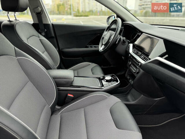Білий Кіа Niro, об'ємом двигуна 0 л та пробігом 136 тис. км за 20500 $, фото 27 на Automoto.ua