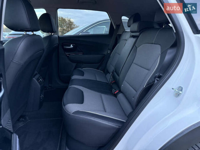 Білий Кіа Niro, об'ємом двигуна 0 л та пробігом 44 тис. км за 24500 $, фото 84 на Automoto.ua