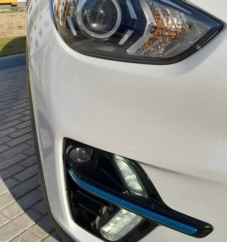 Белый Киа Niro, объемом двигателя 0 л и пробегом 131 тыс. км за 18600 $, фото 31 на Automoto.ua