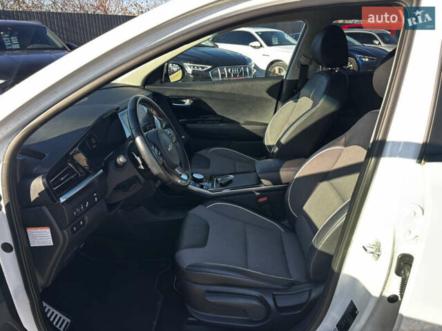 Білий Кіа Niro, об'ємом двигуна 0 л та пробігом 44 тис. км за 23900 $, фото 28 на Automoto.ua