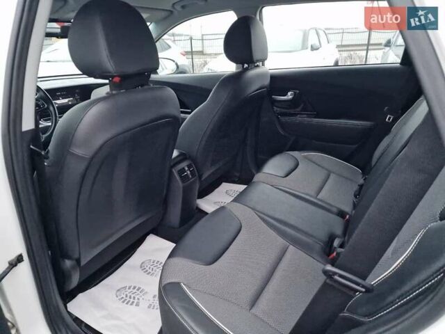 Білий Кіа Niro, об'ємом двигуна 0 л та пробігом 107 тис. км за 20600 $, фото 35 на Automoto.ua