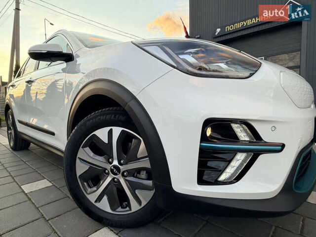 Білий Кіа Niro, об'ємом двигуна 0 л та пробігом 30 тис. км за 24700 $, фото 3 на Automoto.ua