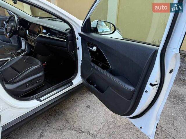 Белый Киа Niro, объемом двигателя 0 л и пробегом 94 тыс. км за 21900 $, фото 71 на Automoto.ua
