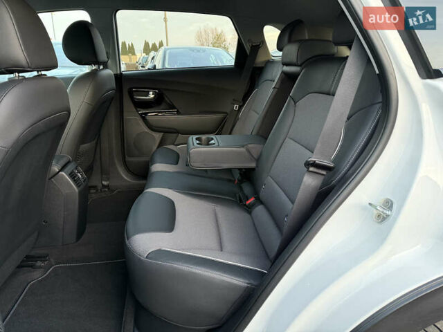 Белый Киа Niro, объемом двигателя 0 л и пробегом 53 тыс. км за 24400 $, фото 75 на Automoto.ua