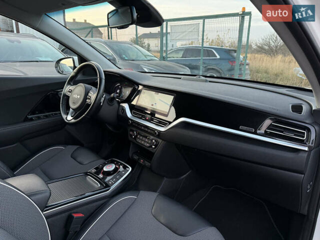 Белый Киа Niro, объемом двигателя 0 л и пробегом 53 тыс. км за 24400 $, фото 84 на Automoto.ua