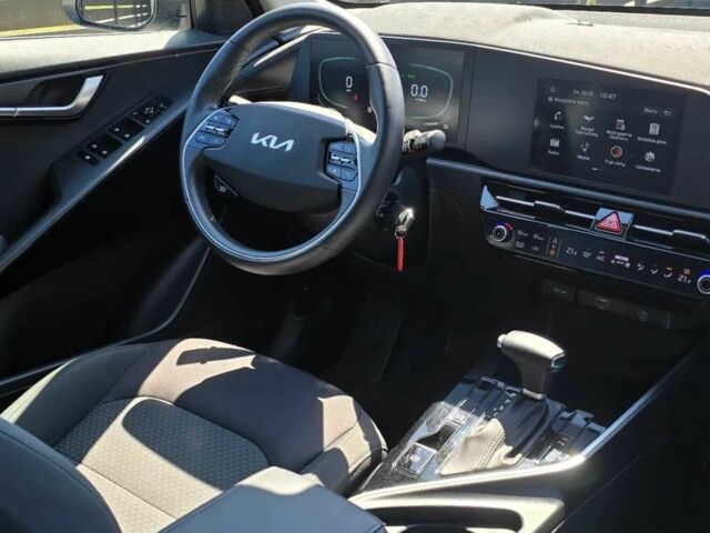Білий Кіа Niro, об'ємом двигуна 1.6 л та пробігом 57 тис. км за 16500 $, фото 4 на Automoto.ua