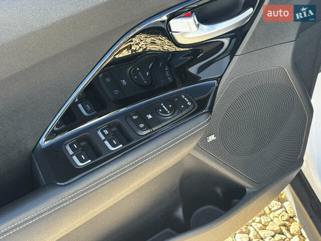 Білий Кіа Niro, об'ємом двигуна 0 л та пробігом 44 тис. км за 23900 $, фото 26 на Automoto.ua