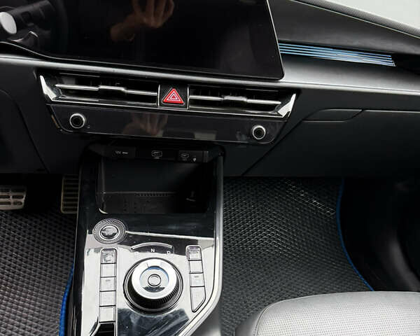 Білий Кіа Niro, об'ємом двигуна 1.58 л та пробігом 40 тис. км за 35000 $, фото 8 на Automoto.ua