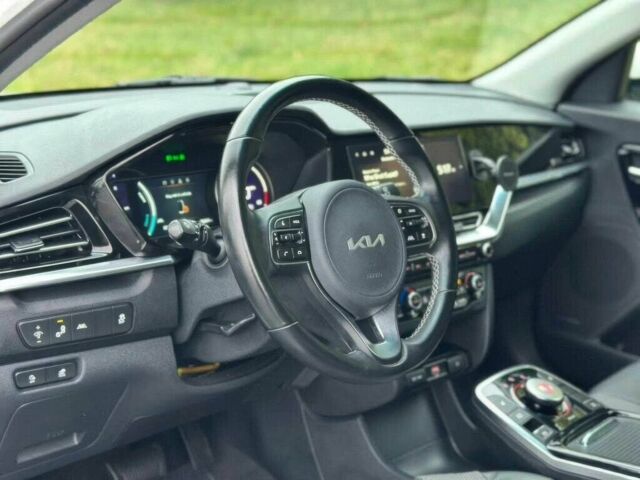 Білий Кіа Niro, об'ємом двигуна 0 л та пробігом 10 тис. км за 17000 $, фото 7 на Automoto.ua