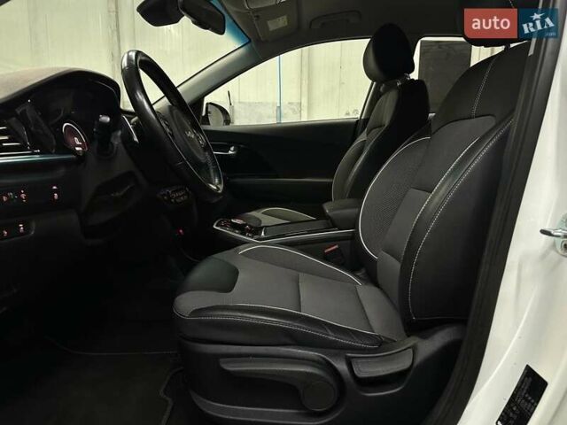 Белый Киа Niro, объемом двигателя 0 л и пробегом 52 тыс. км за 24300 $, фото 27 на Automoto.ua